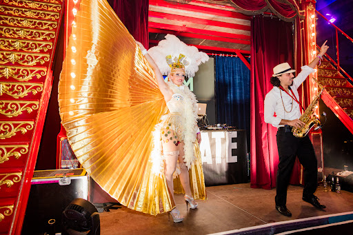 CIRCUS OF CRAZY atmosphere