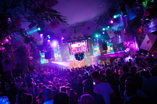 WE ARE ALL MAD HERE atmosphere